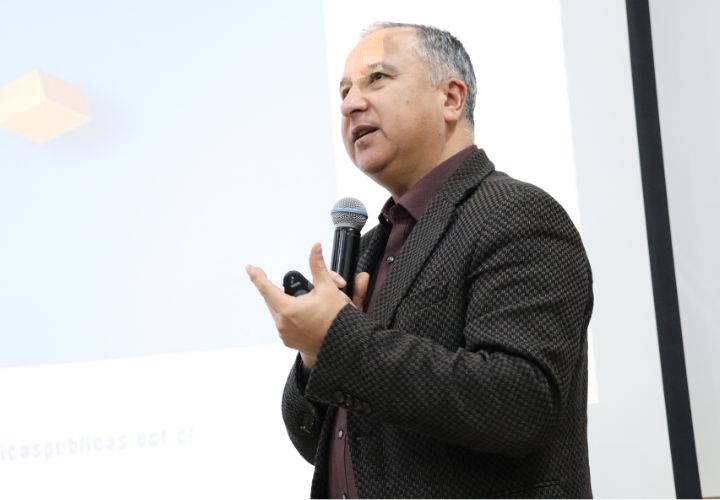 Esfera civil y comunidad universitaria UC Temuco participan en seminario sobre descentralización y gobernanza