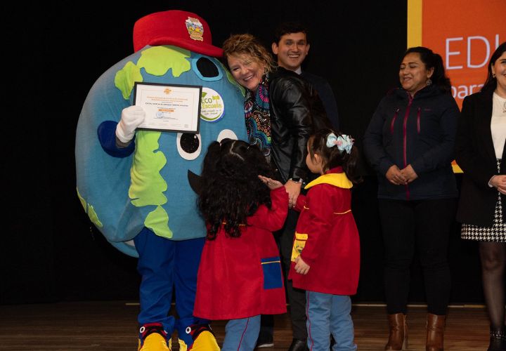 Con la presencia del Subsecretario del Medio Ambiente realizan en la UCT ceremonia de certificación ambiental