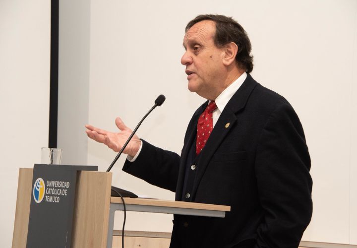 Colaboración Académica: Rector de la PUC visitó la Universidad Católica de Temuco para dar clase magistral