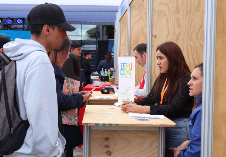 Feria Laboral UCT 2024 conectó a estudiantes con el mundo empresarial