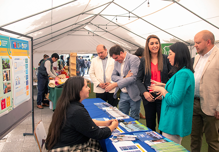 UCT refuerza su compromiso con la reinserción social en la VIII Feria Expo Laboral de Gendarmería en Temuco