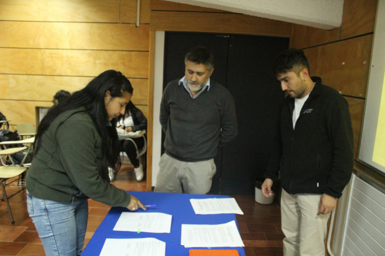 Dirección General Estudiantil firma convenios FIE con proyectos adjudicados por estudiantes