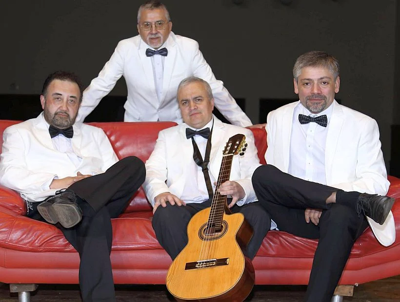 Adrián y los Caballeros del Bolero preparan show en el Aula Magna