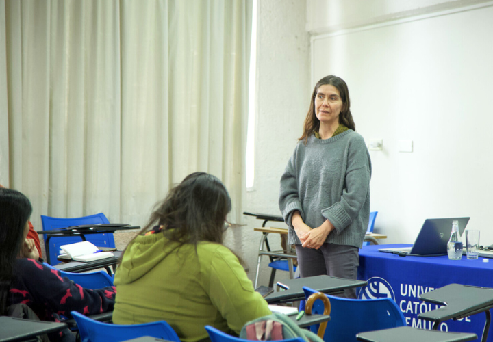 Pía Monteverde ofreció cátedra sobre conservación y restauración de bienes patrimoniales en la UCT