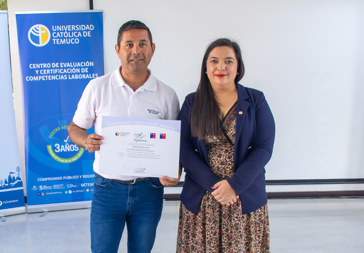 Maule se consolida como la región con mayor participación de funcionarios municipales certificados por la UCT tras masiva ceremonia