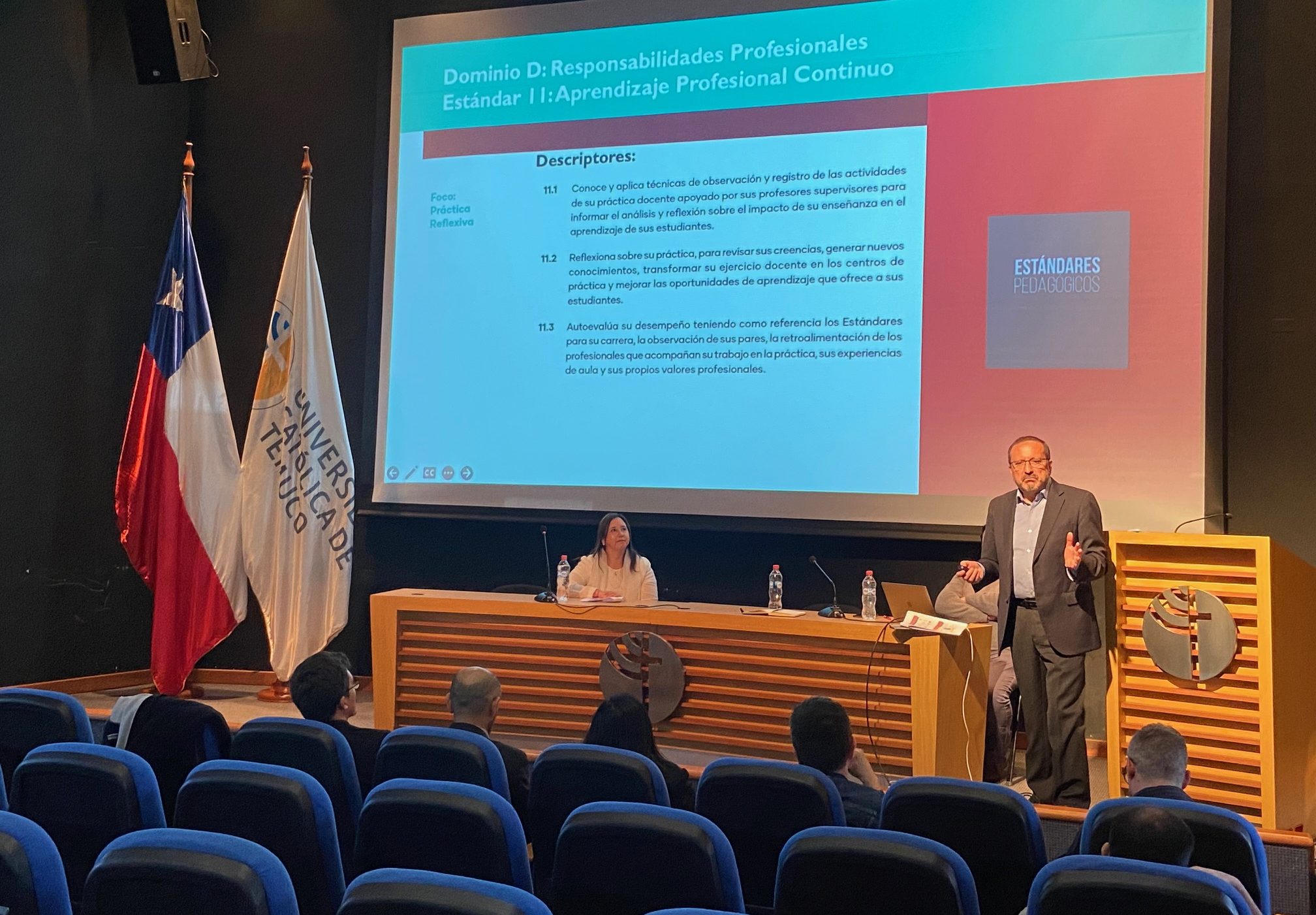 Seminario sobre Identidad Profesional Docente reunió a autoridades regionales en la UCT