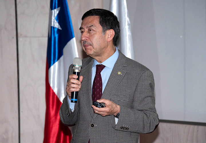 El Dr. Iván Pérez reflexionó en la UCT sobre los dilemas éticos de la medicina en la era tecnológica