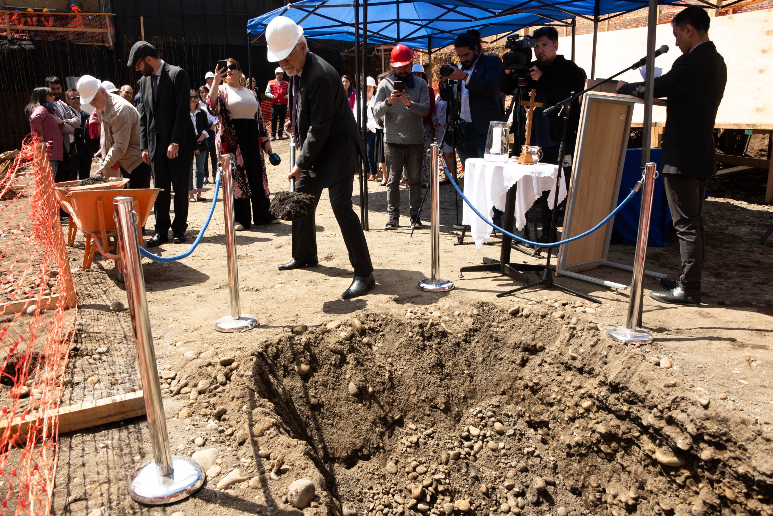 Instalan primera piedra de nuevo Pabellón Docente en el Campus San Francisco de la UCT