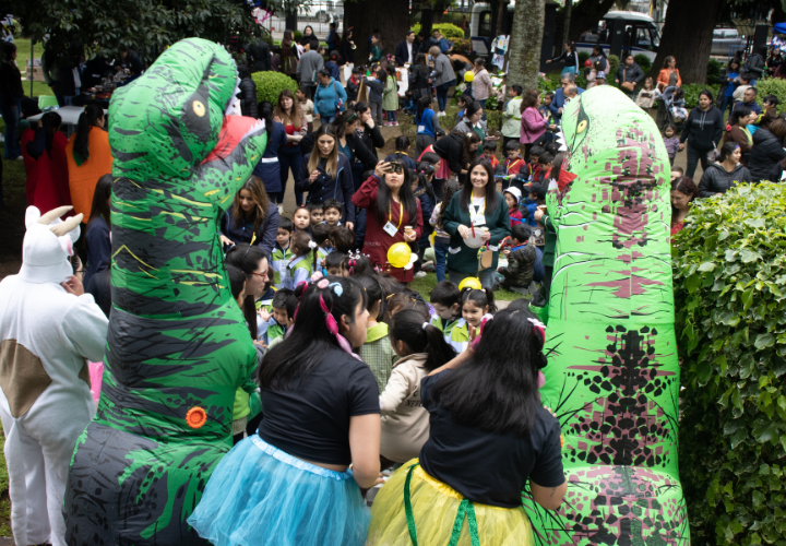 Más de 300 niños y niñas comparten jornada de arte y aprendizaje en UC Temuco