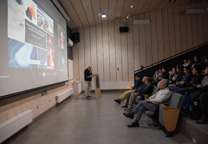 Minerales críticos: UCT destaca oportunidades para Chile, Argentina y la formación universitaria