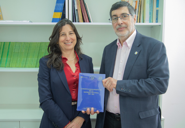 Ministra Alejandra Precht presenta programa de pasantías y premiaciones del Tribunal Constitucional en UC Temuco