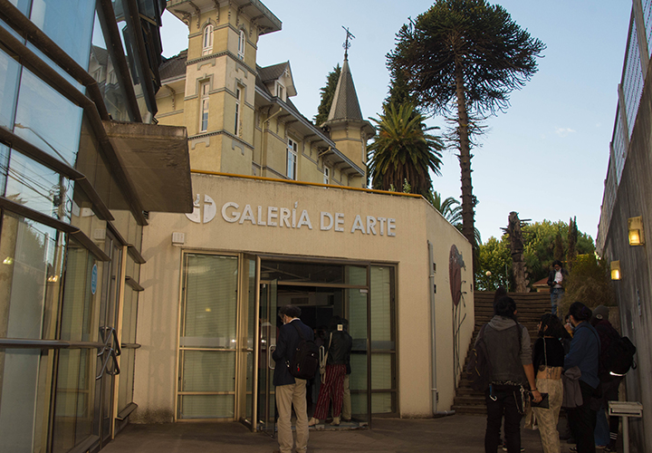 Tras dos años, reabren Galería de Arte UCT con exposición "Reflexiones sobre la fractura del firmamento"