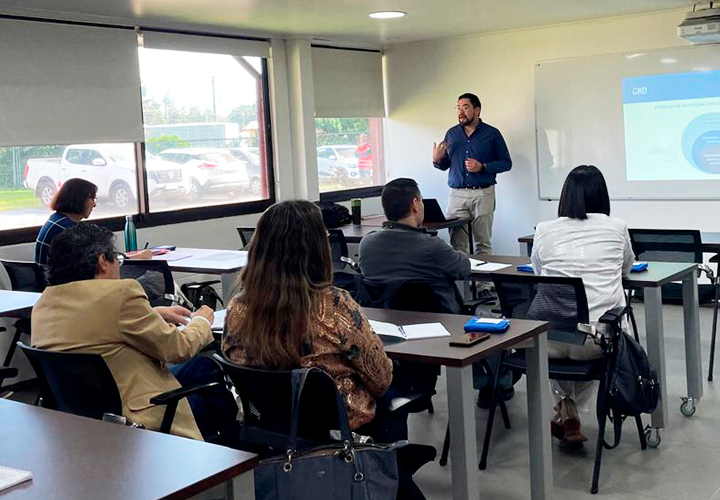 Educación Continua UC Temuco capacitó a funcionarios del Hospital de Victoria en gestión hospitalaria con GRD