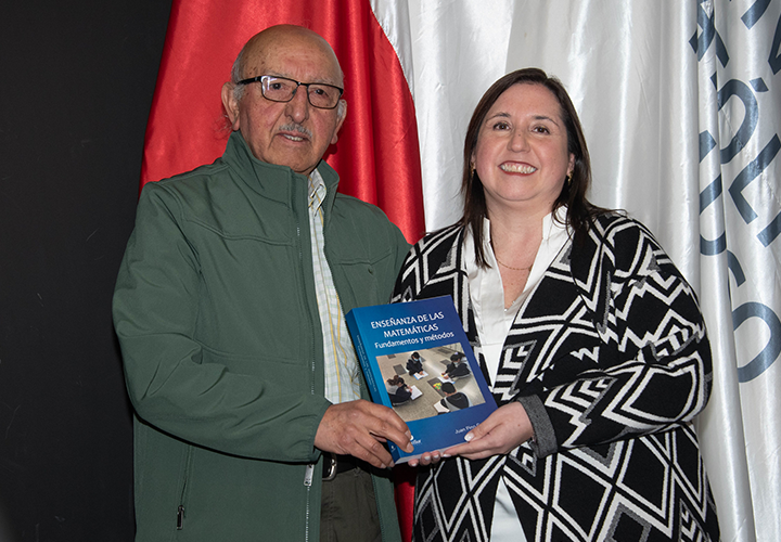 Presentan libro "Enseñanza de las matemáticas, fundamentos y métodos" del Dr. Juan Pino
