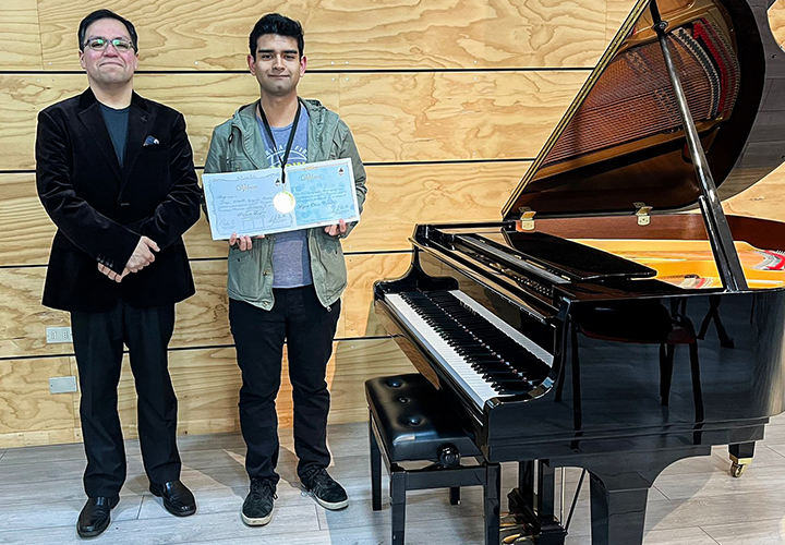 Jóvenes pianistas temuquenses destacan en reconocido concurso musical